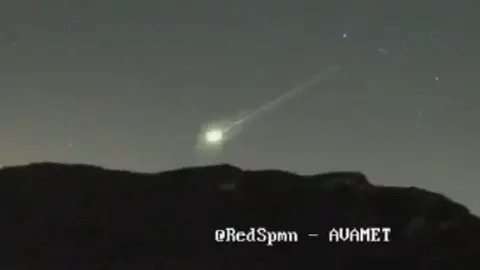 Objeto que han divisado algunos habitantes de la Regi&oacute;n en el cielo en la ma&ntilde;ana del viernes 16 de febrero de 2024 (foto: AVAMET)