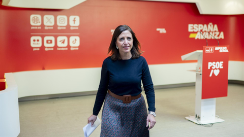 La portavoz del PSOE, Esther Pe&ntilde;a, tras una rueda de prensa durante el seguimiento de la jornada electoral de los comicios auton&oacute;micos de Galicia, en la sede nacional del PSOE (Foto: Alberto Ortega - Europa Press)