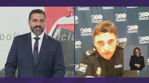 Nacho G&oacute;mez dialoga con Antonio Mart&iacute;n, portavoz de la Polic&iacute;a