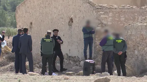 Uno de los implicados en la muerte de Diakina Fofana en el lugar donde se encontr&oacute; el cuerpo del maliense sin vida (foto: La 7)