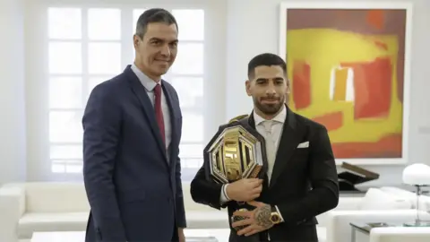 Pedro S&aacute;nchez recibe a Ilia Topuria en Moncloa