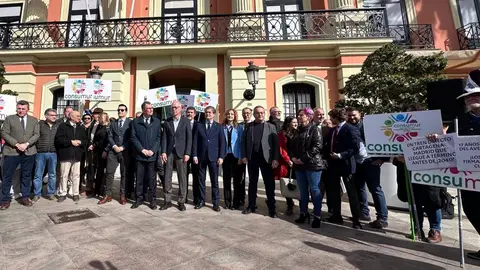 Imagen de la concentraci&oacute;n convocada en la Glorieta (foto: Ayuntamiento de Murcia)