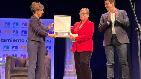 El ciclo literario 'R&iacute;o de Letras', organizado por el Ayuntamiento de Blanca abri&oacute; ayer sus puertas con Sonsoles &Oacute;nega