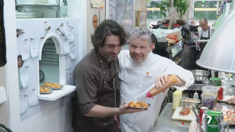 Chicote, Luc&iacute;a Freitas y Susi D&iacute;az preparan el aperitivo en los bares de la ciudad de Murcia