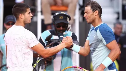 Choque entre Carlos Alcaraz y Rafael Nadal en Las Vegas (foto: EP)