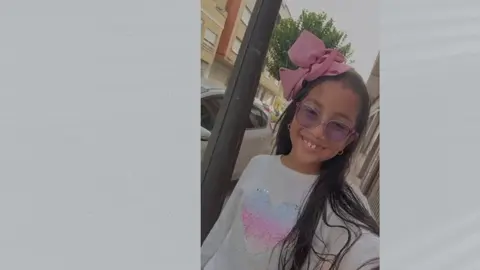 Sara, la ni&ntilde;a de 8 a&ntilde;os herida en un incendio de Yecla, busca una vivienda una recuperarse de la mejor manera posible tras salir de la UCI (foto: La 7)
