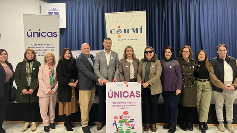 La consejera de Pol&iacute;tica Social, Familias e Igualdad, Conchita Ruiz, junto con el alcalde de Caravaca de la Cruz, Jos&eacute; Francisco Garc&iacute;a, y representantes de Cermi Regi&oacute;n de Murcia durante la inauguraci&oacute;n del Proyecto &Uacute;nicas