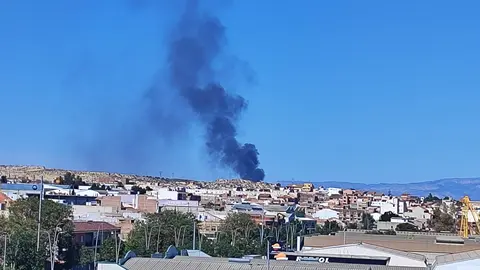 Imagen del incendio que se ha producido en el mediod&iacute;a de este mi&eacute;rcoles en Las Torres de Cotillas (foto: La 7)