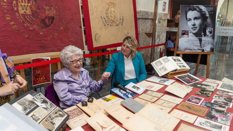 Mar&iacute;a Teresa Cervantes y Noelia Arroyo