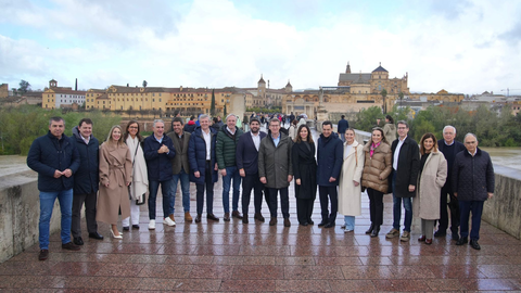 L&oacute;pez Miras, junto a Feij&oacute;o y otros presidentes auton&oacute;micos y dirigentes del Partido Popular