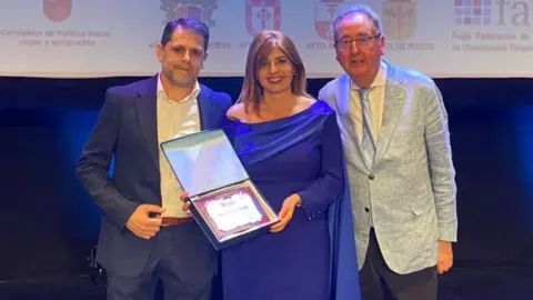 Mar&iacute;a Jos&eacute; Ortiz recibe el reconocimiento de FADIS