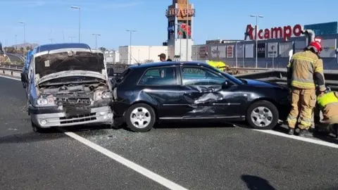 Uno de los tres accidentes que han tenido lugar en la A-7 (foto: Bomberos Murcia)