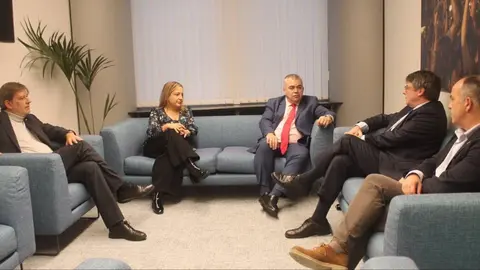 Imagen de archivo de una pasada reuni&oacute;n entre Santos Cerd&aacute;n y Puigdemont