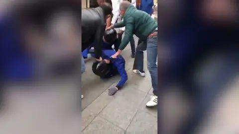 Los vecinos de Sanl&uacute;car evitan un robo en una joyer&iacute;a con un acto de gran valent&iacute;a (foto: La 7)
