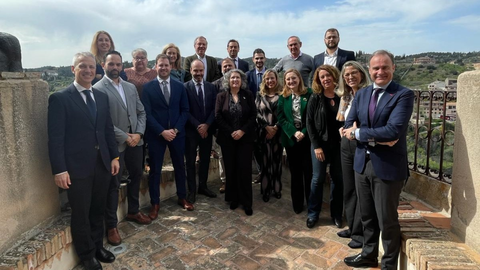 El director general de Energ&iacute;a y Actividad Industrial y Minera, Federico Miralles, con los titulares de Energ&iacute;a de todas las comunidades aut&oacute;nomas que han participado en el encuentro nacional organizado por la Uni&oacute;n Espa&ntilde;ola Fotovoltaica (UNEF).