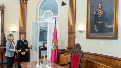La alcaldesa de Cartagena, Noelia Arroyo, y el vicealmirante Alejandro Cuerda, nuevo Almirante Jefe del Arsenal