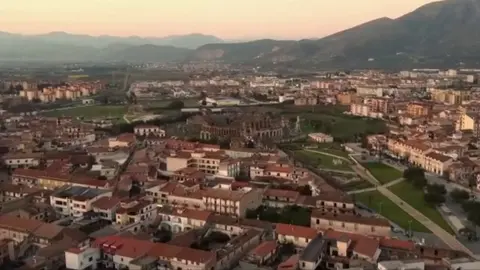 La ciudad italiana de Santa Mar&iacute;a Capua Vetere (foto: La La 7)