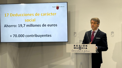El consejero de Econom&iacute;a, Hacienda y Empresa, Luis Alberto Mar&iacute;n, en rueda de prensa