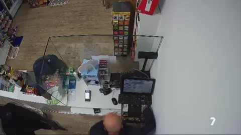 Dos encapuchados atracan un estanco de Balsapintada (foto: La 7)