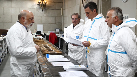El presidentedel Gobierno, Pedro S&aacute;nchez visita el laboratorio forense instalado en Cuelgamuros para la identificaci&oacute;n de los restos de v&iacute;ctimas de la Guerra Civil