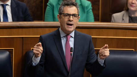 El ministro de la Presidencia, Relaciones con las Cortes y Justicia, F&eacute;lix Bola&ntilde;os, en una sesi&oacute;n de control