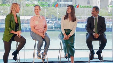 Antonio Fern&aacute;ndez, delegado institucional en Andaluc&iacute;a de Iberdrola, Laura Gil responsable de patrocinios en Iberdrola, Rosa Lobato del Club de Remo Algeciras y Lydia Valent&iacute;n, embajadora ol&iacute;mpica de Iberdrola.