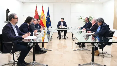 Reuni&oacute;n entre L&oacute;pez Miras, la CROEM y los sindicatos UGT y CC OO