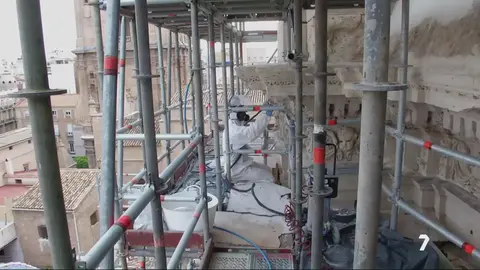 Trabajos de la reforma del imafronte de la Catedral de Murcia (foto: La 7)