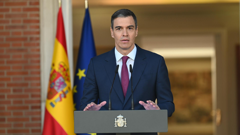 El presidente del Gobierno, Pedro S&aacute;nchez, comparece en el Complejo de la Moncloa, a 29 de abril de 2024, en Madrid (Espa&ntilde;a). S&aacute;nchez ha comparecido hoy para anunciar que sigue al frente del Ejecutivo tras cinco d&iacute;as de reflexi&oacute;n