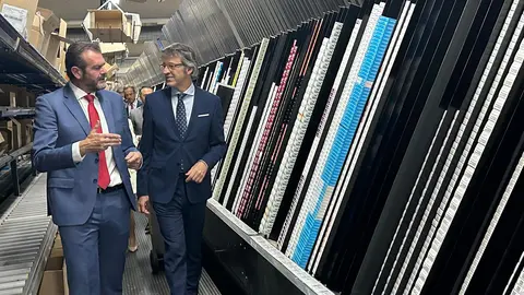 Enrique Ayuso recibe a Luis Alberto Mar&iacute;n en las instalaciones de Hefame