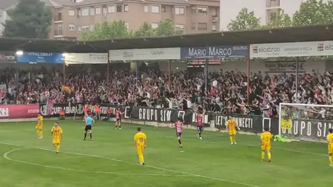 Celebraci&oacute;n del segundo gol del Yeclano Deportivo ante el Lleida (foto: @ayalino21 en X)