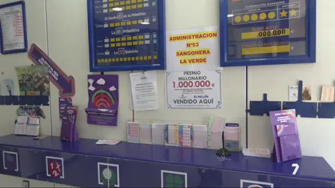 Administraci&oacute;n de loter&iacute;a de la pedan&iacute;a murciana de Sangonera la Verde en donde ha ca&iacute;do 'El Mill&oacute;n' del Euromillones (foto: La 8)
