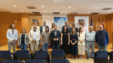 Imagen de la directora general de Pol&iacute;tica Agraria Com&uacute;n, Ana Garc&iacute;a Anciones, junto con los responsables de los municipios participantes y representantes del Grupo de Acci&oacute;n Local Campoder.