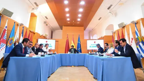 L&oacute;pez Miras presidi&oacute; hoy en San Esteban la reuni&oacute;n para analizar las consecuencias del &lsquo;carpetazo&rsquo; del Gobierno central al proyecto de El Gorguel