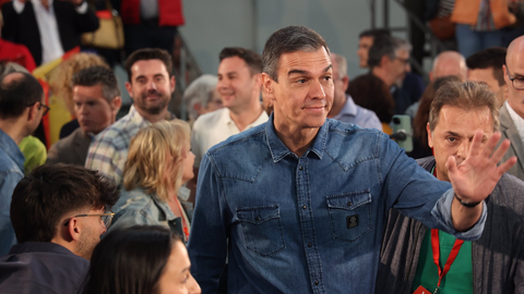 El secretario general y presidente del Gobierno, Pedro S&aacute;nchez (c), durante un acto de campa&ntilde;a del PSOE, en la Feria de Muestras de Valladolid, a 1 de junio de 2024, en Valladolid, Castilla y Le&oacute;n (Espa&ntilde;a). - Photogenic/Claudia Alba - Europa Press