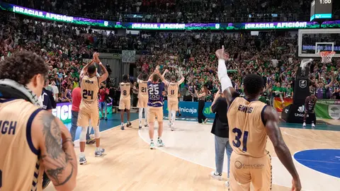 El UCAM celebra el pase a la final de la Liga Endesa en M&aacute;laga (foto: UCAM Murcia CB)