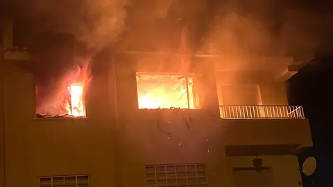 Tres personas resultan heridas, una de ellas grave, en un incendio de vivienda en San Javier (foto: Bomberos)