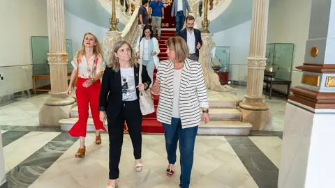 La alcaldesa de Cartagena, Noelia Arroyo, ha recibido este lunes a la secretaria de Estado de Migraciones, Pilar Cancela (foto: EP)