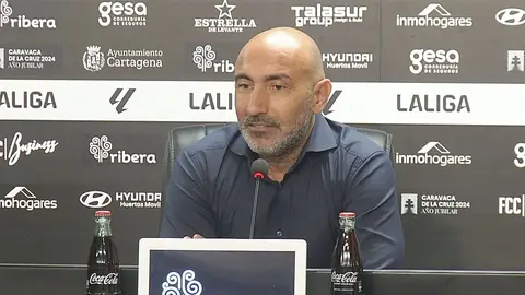 El 'Pitu' Abelardo presentado en el Cartagonova como nuevo t&eacute;cnico del F.C. Cartagena (foto: La 7)