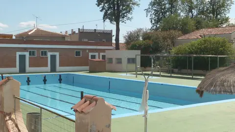 Piscina municipal de La &Ntilde;ora (foto: La 7)