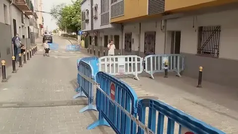 Viviendas afectadas por riesgo a derrumbarse en el barrio de Los Almendros, situado en la pedan&iacute;a murciana de La Alberca (foto: La 7)