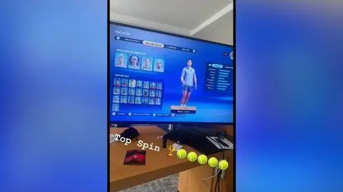 El story que ha compartido Kylian Mbapp&eacute; donde se puede ver una de las pantallas de men&uacute; del Top Spin donde elige a Carlos Alcaraz (foto: Mbapp&eacute; en Instagram)
