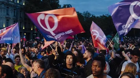 Simpatizantes de La Francia Insumisa, principal formaci&oacute;n del Nuevo Frente Popular (foto: EP)