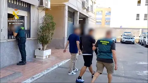 Desmantelada una organizaci&oacute;n criminal con cinco detenidos por robar 122.000&euro; en efectivo en varias provincias (foto: GC)