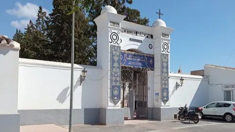Cementerio municipal de &Aacute;guilas (foto: La 7)