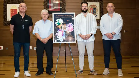 &lsquo;El Baranda&rsquo;, Iv&aacute;n &lsquo;El de la Escucha&rsquo;, &lsquo;La Ni&ntilde;a de la Magdalena&rsquo; y Pascual Garc&iacute;a Mateos son los protagonistas de esta obra fotogr&aacute;fica que representa el pasado, el presente y las nuevas generaciones del trovo