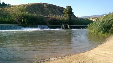 Foto de archivo de la playa fluvial de El Jarral, en Abar&aacute;n