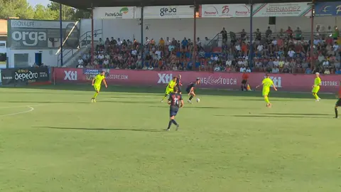 Jugadores de El Yeclano y el F&uacute;tbol Club Cartagena durante el partido (foto: La 7)