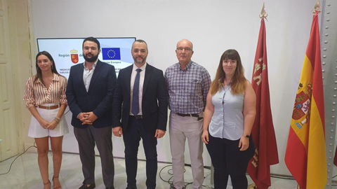 El director general de Medio Ambiente, Juan Antonio Mata, con el alcalde de La Uni&oacute;n, Joaqu&iacute;n Zapata; la edil de Industria, Silvia Garc&iacute;a; el jefe del departamento de Planificaci&oacute;n Ambiental del Ayuntamiento de Cartagena, Antonio Sansano - CARM