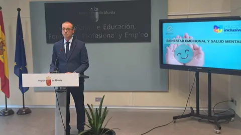 El consejero de Educaci&oacute;n y Formaci&oacute;n Profesional, V&iacute;ctor Mar&iacute;n, durante la presentaci&oacute;n del 'Plan de bienestar emocional'